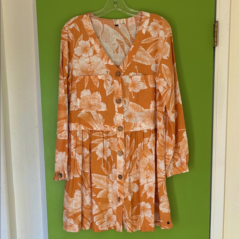 Pretty dress with flower motif.